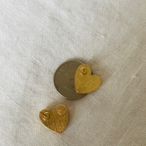 🌟 Buy 2 Pairs, Get One Free, NWT Animal Print Heart-Shaped Stud Earrings - Picture 4 of 4